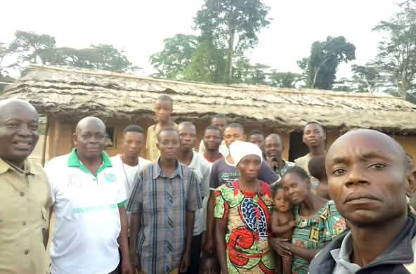 Membri della RIAO-RDC con gli abitanti del villaggio di Bongemba / Yahuma