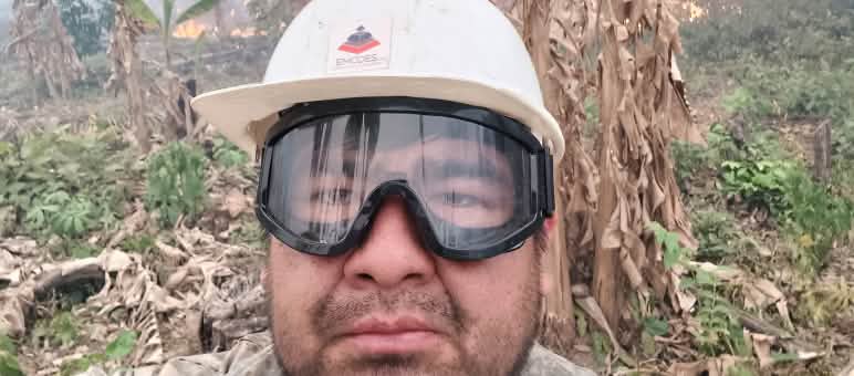 Julio Yeguaori, uno dei migliori trombettisti della Bolivia, insegnante e direttore dell'orchestra sinfonica di Urubicha, sta contribuendo a spegnere il fuoco. Julio, un grande musicista, ha dovuto aiutare nel tentativo di controllare le fiamme, e torna per trovare le proprie coltivazioni inghiottite dalle fiamme.