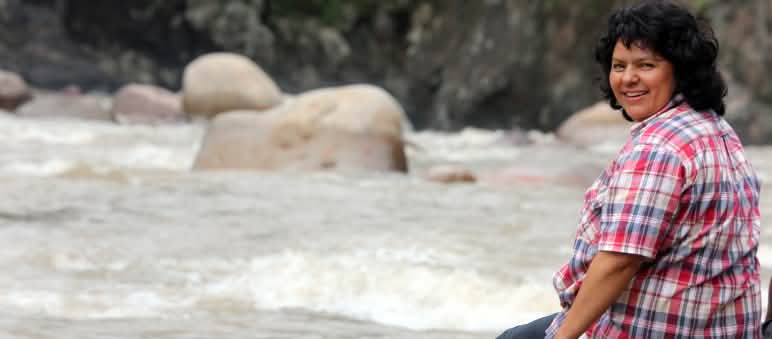 Berta Cáceres nel fiume Gualcarque Berta Cáceres