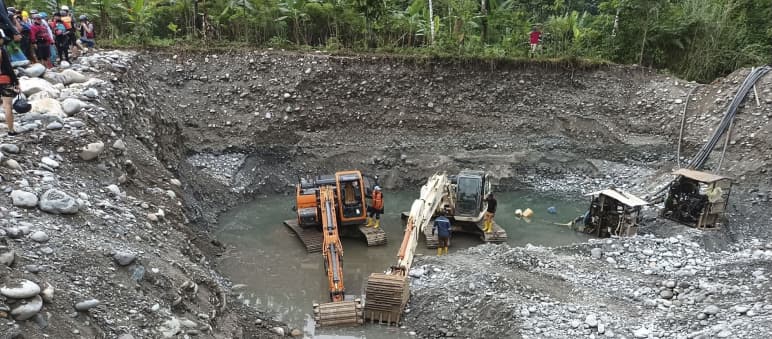 Le donne di Cajamarca in Perù difendono la vita, la terra e l'acqua Scavi minerari per la ricerca e l'estrazione dell'oro nell'Amazzonia ecuadoriana