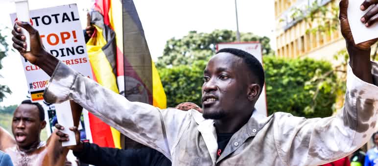 Arrestati gli studenti che protestano contro l'oleodotto EACOP Manifestazione contro l'EACOP a Kampala
