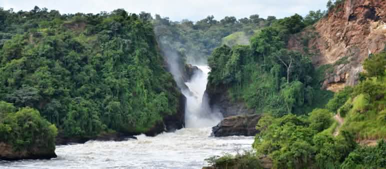 Anche aree protette come il Parco Nazionale delle Cascate di Murchison sono minacciate dall'industria petrolifera. Cascate Murchison, Uganda