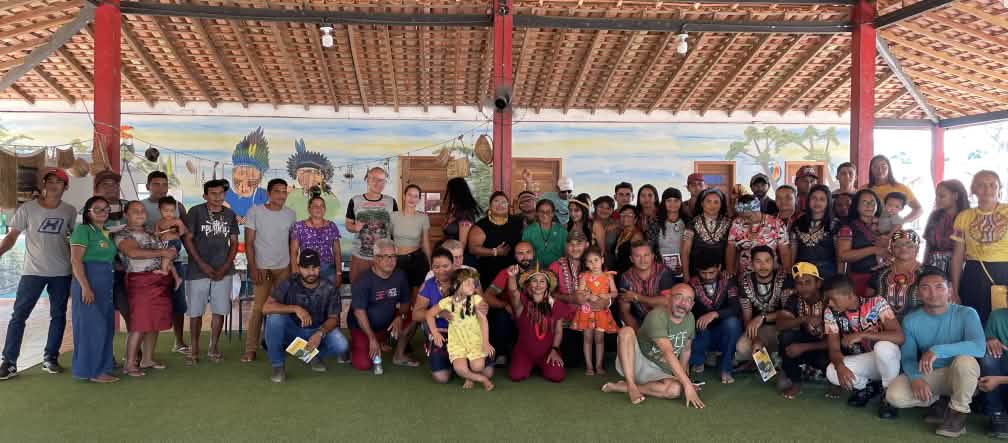 Visita di solidarietà alle comunità colpite dall'espansione della palma da olio dell'azienda BBF. Rappresentanti di Salviamo la Foresta insieme a CIMI, FASE e WRM ascoltano le testimonianze dei membri della comunità sulla situazione dei diritti umani nella Valle dell'Acará, Pará, Brasile.