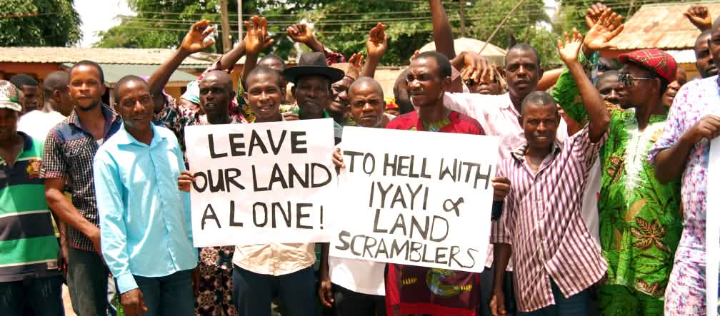 Manifestazione contro una piantagione di palma da olio Okomu in Nigeria Manifestazione contro una piantagione di palma da olio Okomu in Nigeria