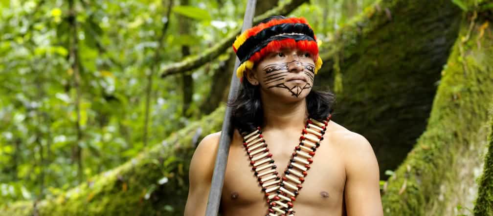 La Coordinazione delle Organizzazioni Indigene del Bacino Amazzonico COICA ha convocato una giornata di azione per l'Amazzonia Un integrante indigeno dell’Amazzonia