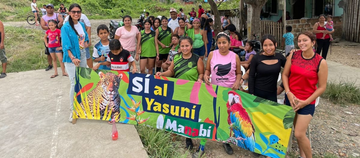 A Chone, Manabí, Ecuador, un gruppo di persone fa campagna per il Sì allo Yasuní nel referendum del 20 agosto 2023.