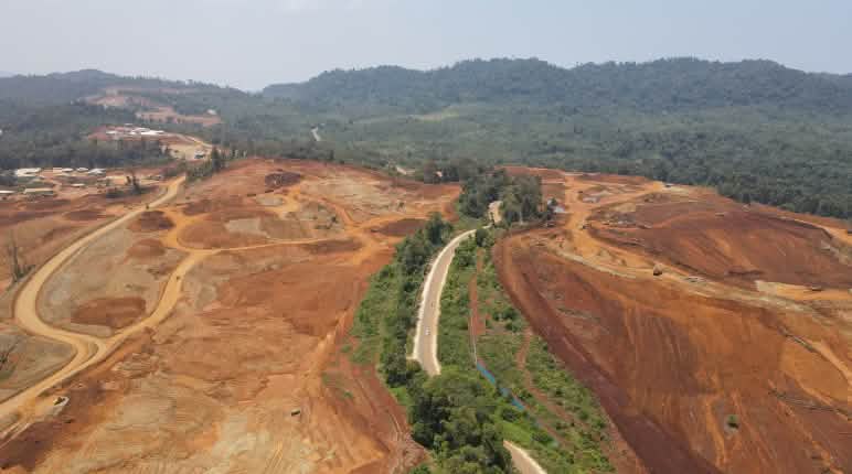 Deforestazione e sfollamento - tutto per l'estrazione di nichel nel Sulawesi centrale L'estrazione di nichel nel Sulawesi centrale