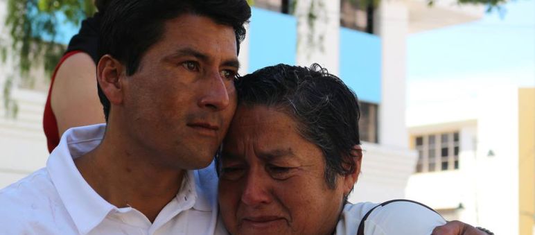 Javier Ramírez con sua madre Rosario Piedra dopo essere stato liberato Javier Ramírez con sua madre Rosario Piedra