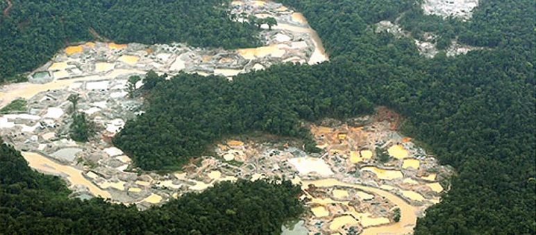 Miniera d'oro nel fiume Dagua, Valle, Colombia (Foto: MAVDT, 2009) La devastazione dell'attivita' mineraria in Colombia, il fiume Daga nella regione del Valle