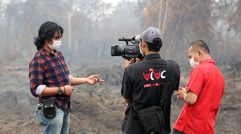 Feri Irawan durante gli incendi in Indonesia